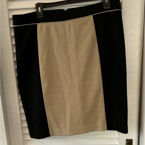 Gently Used Dana Buchman Deco Fantasy Skirt in Black and Beige Size 12 - Picture 5 of 6